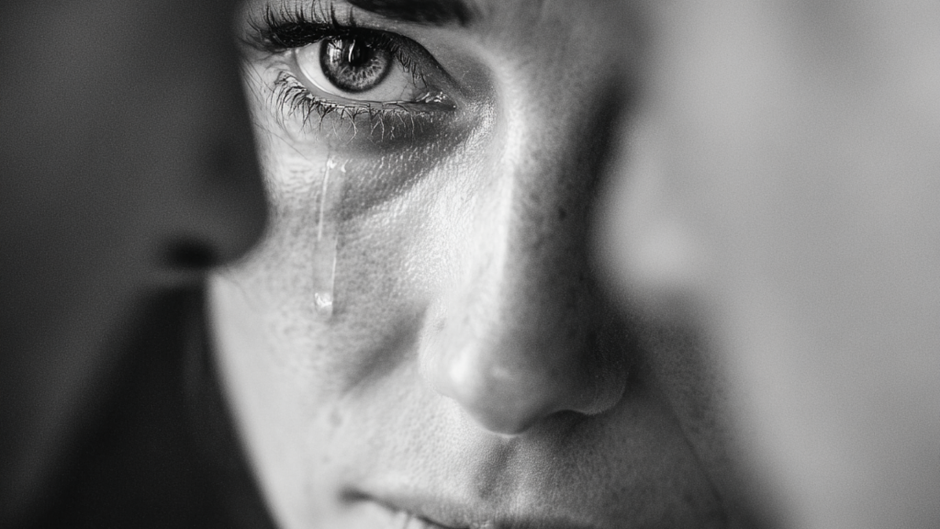 nalhall_169_couple_arguing_woman_crying_black_and_white_photo_637cd777-4de2-4fc0-ba9b-2983c66985d9_3
