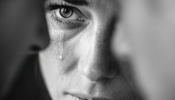nalhall_169_couple_arguing_woman_crying_black_and_white_photo_637cd777-4de2-4fc0-ba9b-2983c66985d9_3
